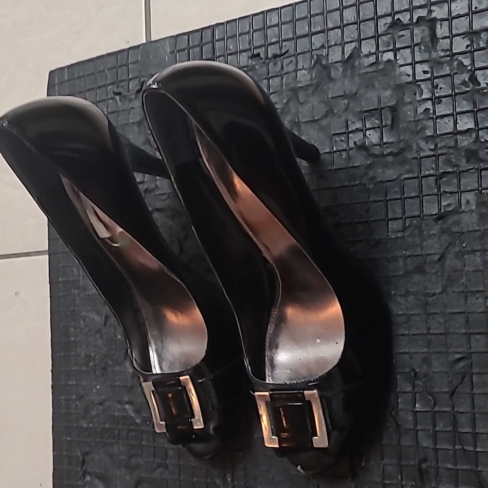 Shoes - Picture 2 of 6
